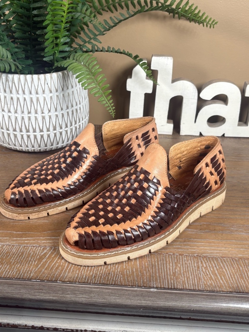 Flo Garo Two-Tone Brown Woven Leather Women’s Moccasins size
7.5 - Picture 2 of 12